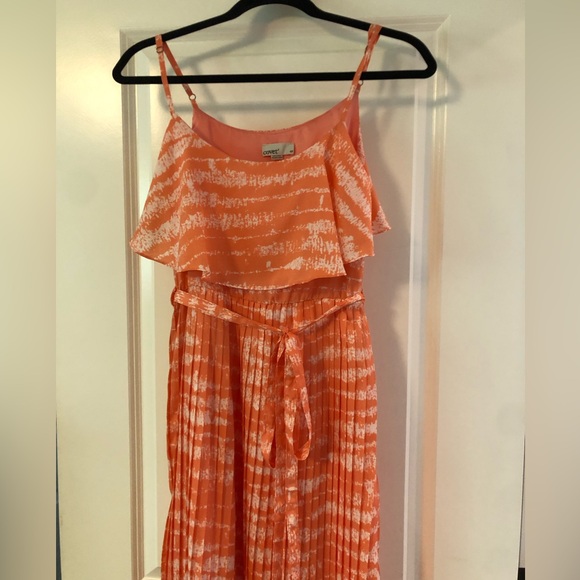 Gorgeous coral summer maxi dress! Excellent used condition with a tie waist - Picture 3 of 4